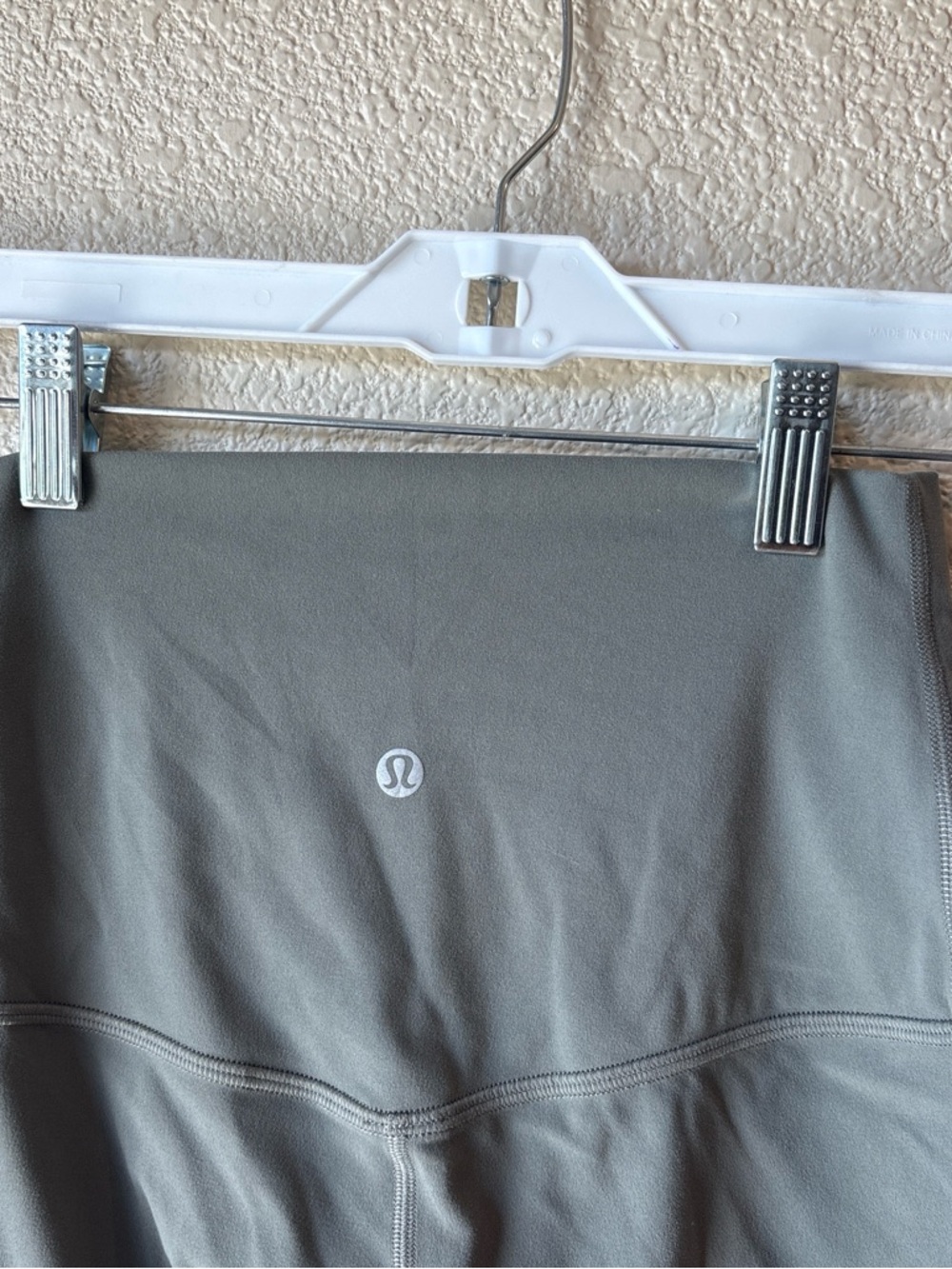 Lululemon Align Super High Rise Short *10"
Grey Sage Size 4